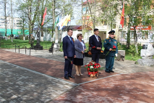 Состоялось возложение цветов к монументу Неизвестного солдата в Сквере Победы г. Цивильска