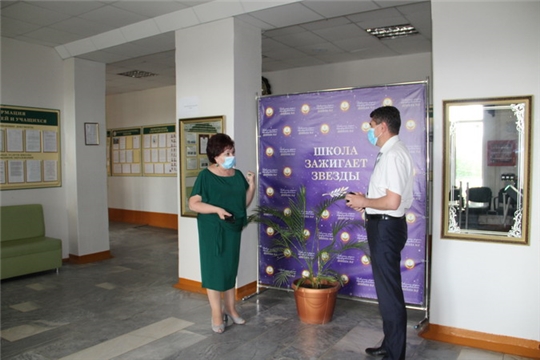 Глава администрации района Сергей Беккер посетил Цивильскую среднюю школу №2