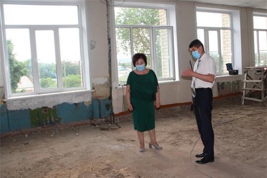Глава администрации района Сергей Беккер посетил Цивильскую среднюю школу №2