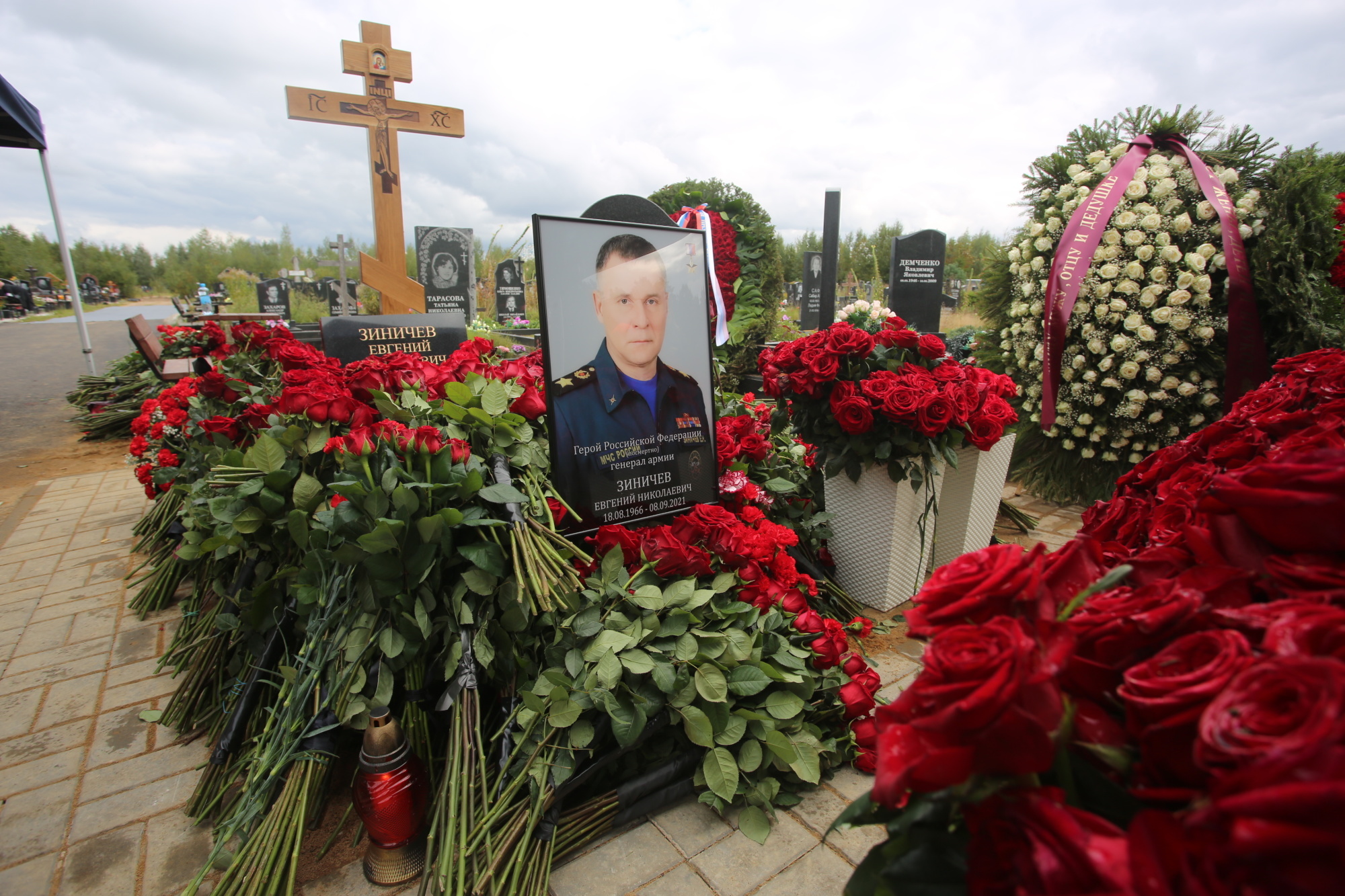 Обстоятельства смерти 2. Могила Зиничева на Северном кладбище. Зинчев могила на Северном кладбище.