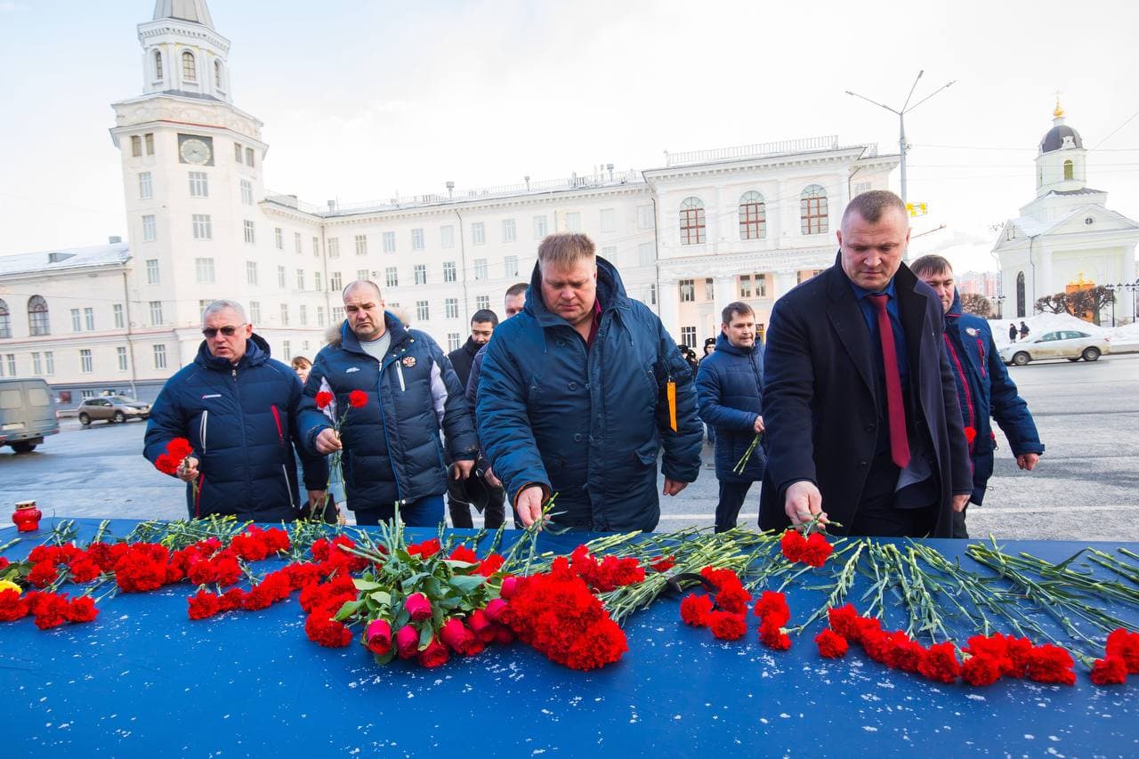 Сегодня объявлен день траура. Траур. День траура на телевидении. С днем города.