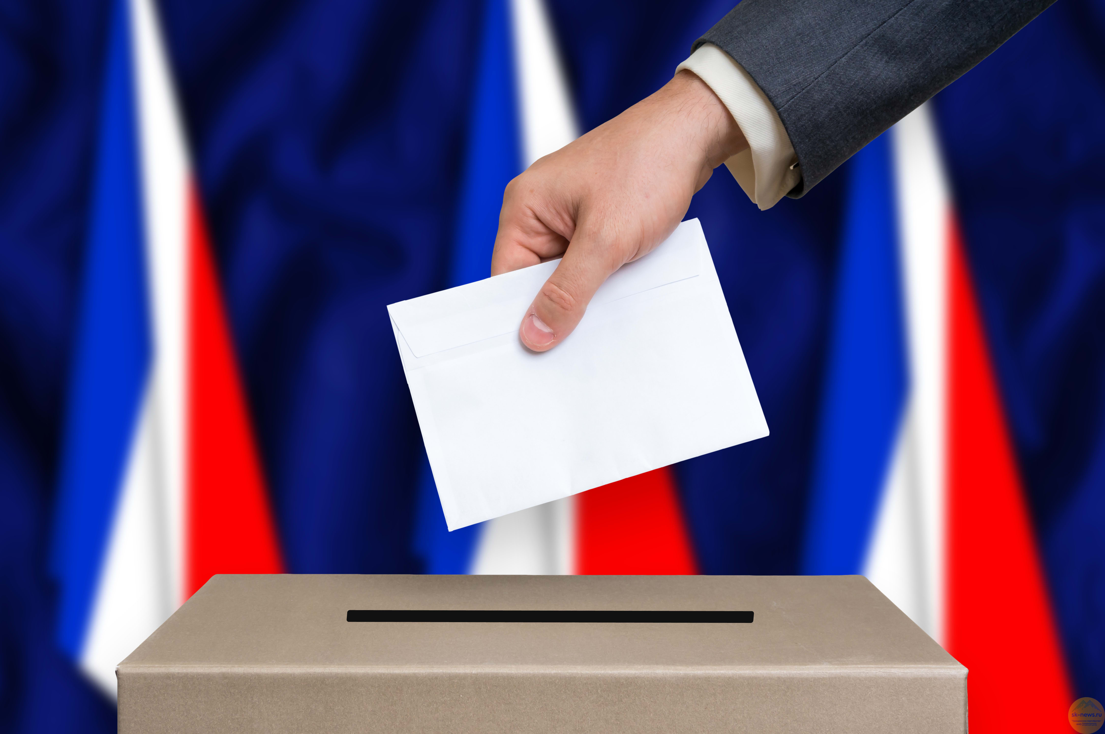Выбопы. Выборы в парламент Франции 2022. Референдум во Франции. Выборы в национальное собрание Франции. Урна для голосования.