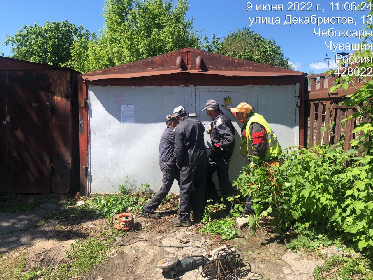 Установлено незаконно. Железный гараж. Москакасы Чебоксары сооружения. Чебоксары происшествие. Установка металлического гаража на блоки.