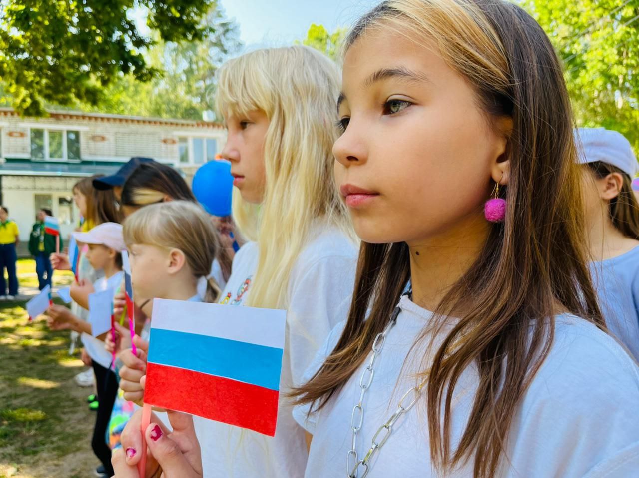 Поколение россиян. Флаг науки. С первым учебным днем. Символ доблести и народной гордости. Флаг Чебоксар.